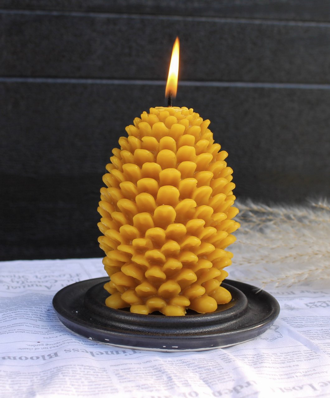 Beeswax Candle - Large Pinecone